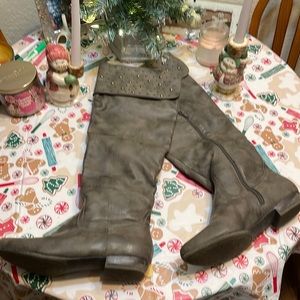 Tall grey boots! Bundled with shoulder bag and NY tee shirt.